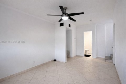 House in Pompano Beach, Florida 3 bedrooms, 120.4 sq.m. № 2030786 - photo 22