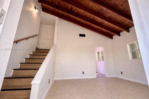 House in Pompano Beach, Florida 3 bedrooms, 120.4 sq.m. № 2030786 - photo 3