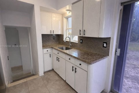 House in Pompano Beach, Florida 3 bedrooms, 120.4 sq.m. № 2030786 - photo 19