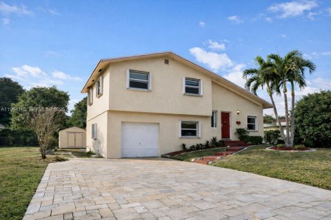 House in Pompano Beach, Florida 3 bedrooms, 120.4 sq.m. № 2030786 - photo 29