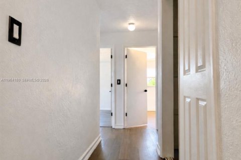 House in Pompano Beach, Florida 3 bedrooms, 120.4 sq.m. № 2030786 - photo 5