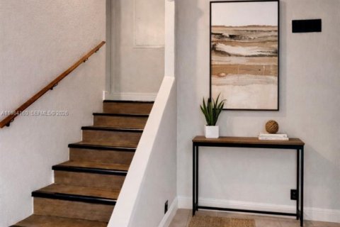 House in Pompano Beach, Florida 3 bedrooms, 120.4 sq.m. № 2030786 - photo 2