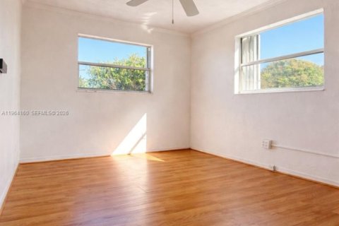 House in Pompano Beach, Florida 3 bedrooms, 120.4 sq.m. № 2030786 - photo 11