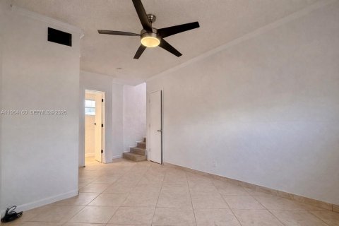 House in Pompano Beach, Florida 3 bedrooms, 120.4 sq.m. № 2030786 - photo 21
