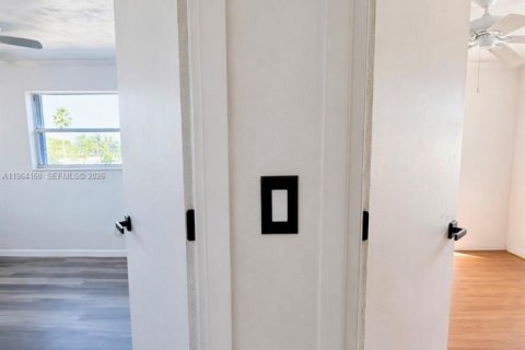 House in Pompano Beach, Florida 3 bedrooms, 120.4 sq.m. № 2030786 - photo 6