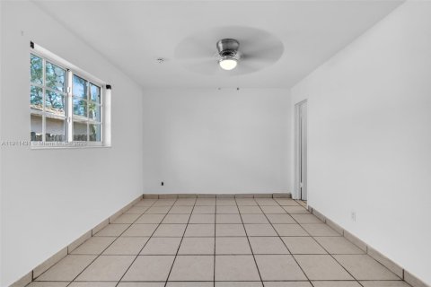 Casa en venta en Miami, Florida, 4 dormitorios, 184.41 m2 № 1967514 - foto 9