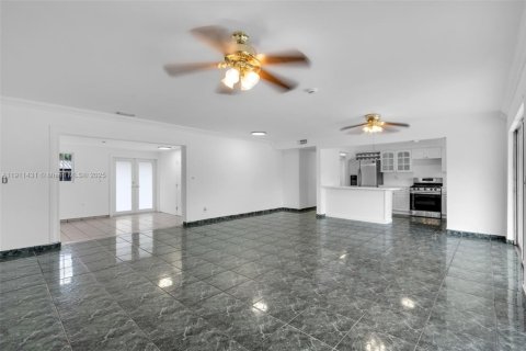 Casa en venta en Miami, Florida, 4 dormitorios, 184.41 m2 № 1967514 - foto 27