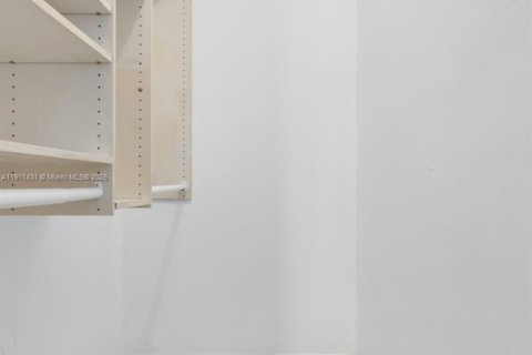 Casa en venta en Miami, Florida, 4 dormitorios, 184.41 m2 № 1967514 - foto 13