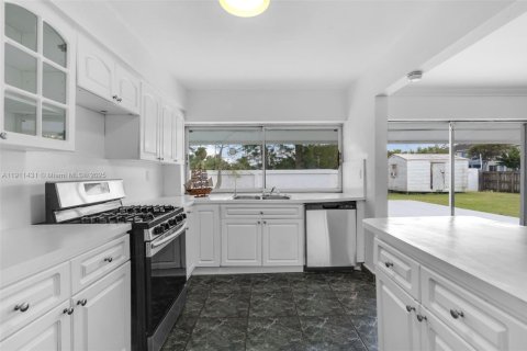 Casa en venta en Miami, Florida, 4 dormitorios, 184.41 m2 № 1967514 - foto 29