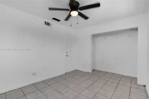 Casa en venta en Miami, Florida, 4 dormitorios, 184.41 m2 № 1967514 - foto 8