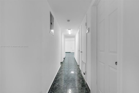 Casa en venta en Miami, Florida, 4 dormitorios, 184.41 m2 № 1967514 - foto 14