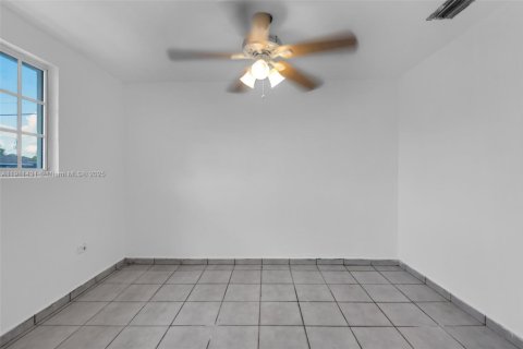 Casa en venta en Miami, Florida, 4 dormitorios, 184.41 m2 № 1967514 - foto 19