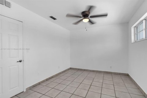 Casa en venta en Miami, Florida, 4 dormitorios, 184.41 m2 № 1967514 - foto 6