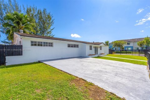 Casa en venta en Miami, Florida, 4 dormitorios, 184.41 m2 № 1967514 - foto 21
