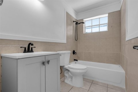 Casa en venta en Miami, Florida, 4 dormitorios, 184.41 m2 № 1967514 - foto 4