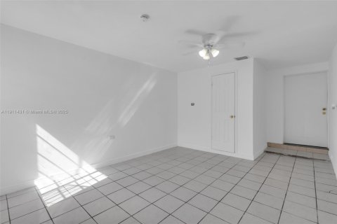 Casa en venta en Miami, Florida, 4 dormitorios, 184.41 m2 № 1967514 - foto 16