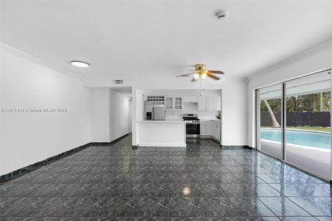 Casa en venta en Miami, Florida, 4 dormitorios, 184.41 m2 № 1967514 - foto 3