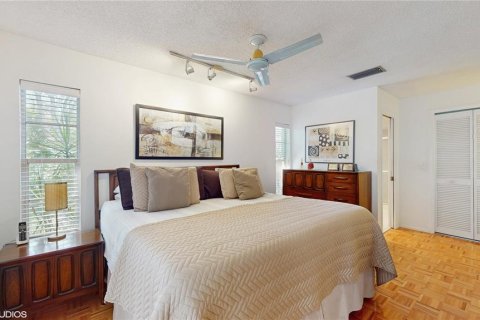 House in Clearwater, Florida 4 bedrooms, 174.47 sq.m. № 1876737 - photo 18