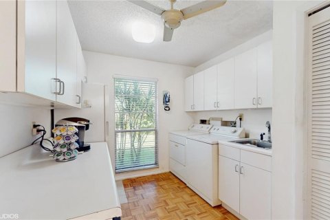 House in Clearwater, Florida 4 bedrooms, 174.47 sq.m. № 1876737 - photo 25