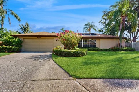 House in Clearwater, Florida 4 bedrooms, 174.47 sq.m. № 1876737 - photo 1
