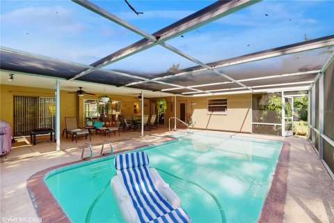 House in Clearwater, Florida 4 bedrooms, 174.47 sq.m. № 1876737 - photo 29