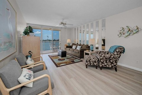 Copropriété à louer à Saint Petersburg, Floride: 2 chambres, 105.44 m2 № 2108769 - photo 10