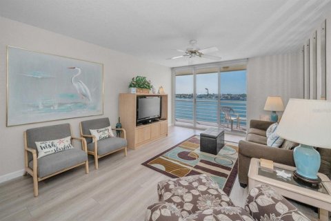 Copropriété à louer à Saint Petersburg, Floride: 2 chambres, 105.44 m2 № 2108769 - photo 9