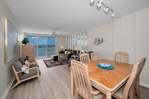 Copropriété à louer à Saint Petersburg, Floride: 2 chambres, 105.44 m2 № 2108769 - photo 7