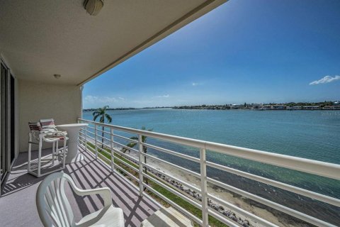 Condo à Saint Petersburg, Floride, 2 chambres № 2108769