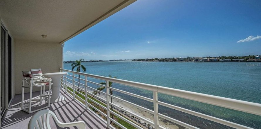 Condo à Saint Petersburg, Floride, 2 chambres № 2108769