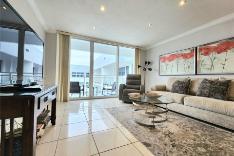 Condominio en alquiler en Hallandale Beach, Florida, 2 dormitorios, 115.94 m2 № 2087282 - foto 5