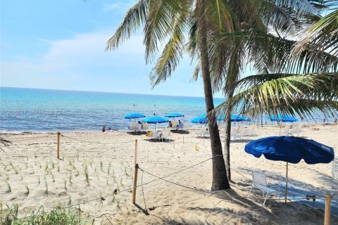 Condominio en alquiler en Hallandale Beach, Florida, 2 dormitorios, 115.94 m2 № 2087282 - foto 2