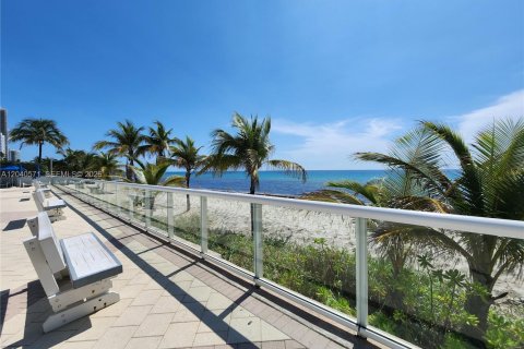 Condominio en alquiler en Hallandale Beach, Florida, 2 dormitorios, 115.94 m2 № 2087282 - foto 27