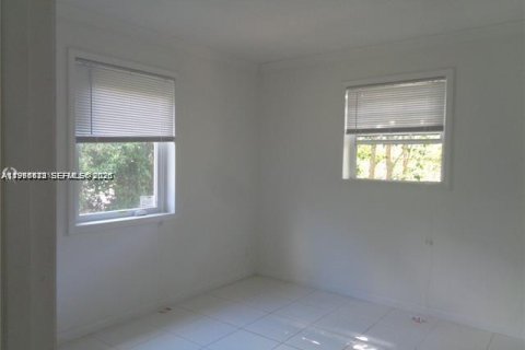 Снять в аренду виллу или дом в Холливуд, Флорида 3 спальни, 110.55м2, № 2048394 - фото 11