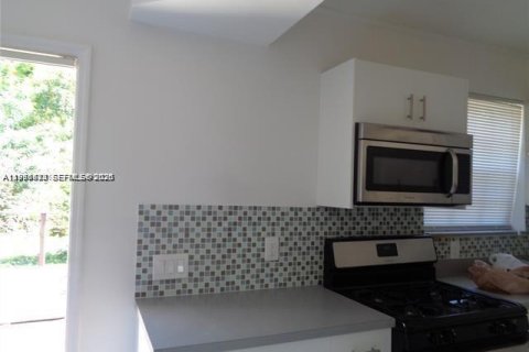 Снять в аренду виллу или дом в Холливуд, Флорида 3 спальни, 110.55м2, № 2048394 - фото 4