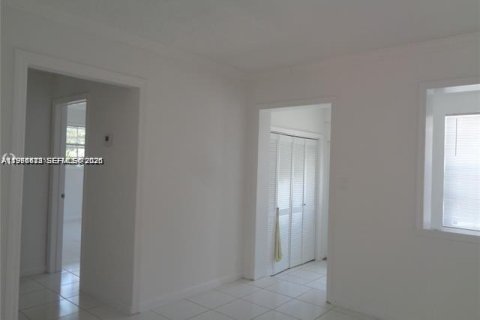 Снять в аренду виллу или дом в Холливуд, Флорида 3 спальни, 110.55м2, № 2048394 - фото 16