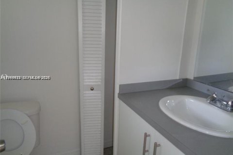 Снять в аренду виллу или дом в Холливуд, Флорида 3 спальни, 110.55м2, № 2048394 - фото 15