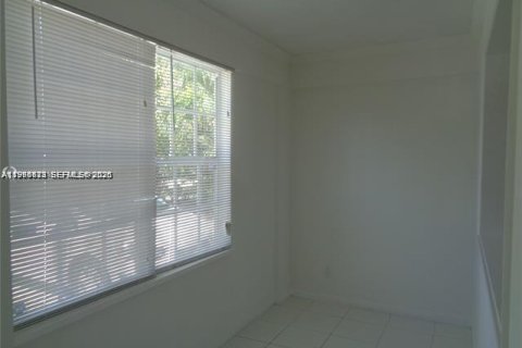 Снять в аренду виллу или дом в Холливуд, Флорида 3 спальни, 110.55м2, № 2048394 - фото 13