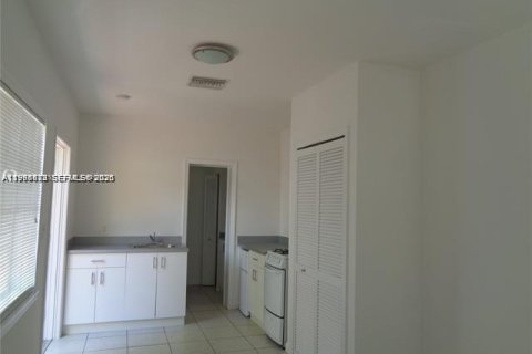 Снять в аренду виллу или дом в Холливуд, Флорида 3 спальни, 110.55м2, № 2048394 - фото 6