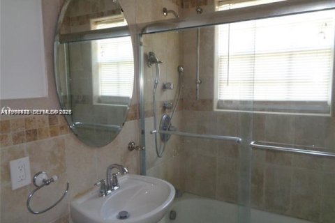 Снять в аренду виллу или дом в Холливуд, Флорида 3 спальни, 110.55м2, № 2048394 - фото 12