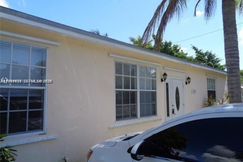 Снять в аренду виллу или дом в Холливуд, Флорида 3 спальни, 110.55м2, № 2048394 - фото 24