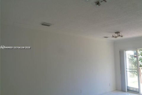 Снять в аренду виллу или дом в Холливуд, Флорида 3 спальни, 110.55м2, № 2048394 - фото 9