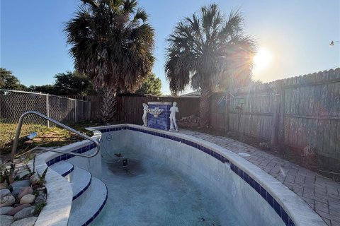 House in Lakeland, Florida 5 bedrooms, 190.54 sq.m. № 2152157 - photo 25