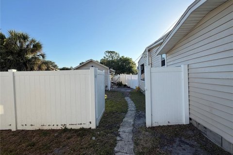House in Lakeland, Florida 5 bedrooms, 190.54 sq.m. № 2152157 - photo 28