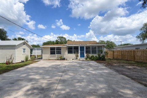 House in Lakeland, Florida 5 bedrooms, 190.54 sq.m. № 2152157