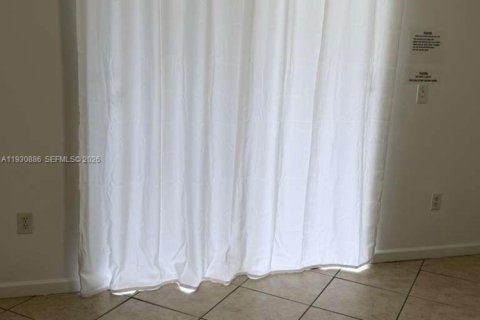 Copropriété à louer à Pembroke Pines, Floride: 1 chambre, 64.1 m2 № 2025846 - photo 15