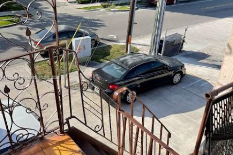 Купить коммерческую недвижимость в Майами, Флорида 322.37м2, № 1961573 - фото 4