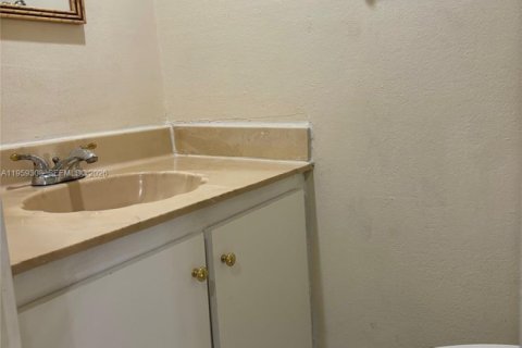 Снять в аренду кондоминиум в Норт-Лодердейл, Флорида 1 спальня, 77.11м2, № 2026193 - фото 15