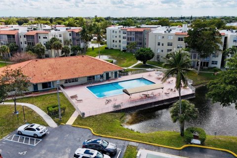 Condo in North Lauderdale, Florida, 1 bedroom  № 2026193