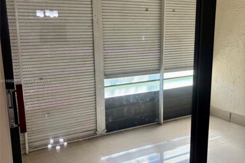 Снять в аренду кондоминиум в Норт-Лодердейл, Флорида 1 спальня, 77.11м2, № 2026193 - фото 16